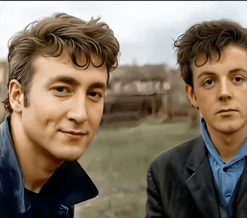 Die beiden Jungs singen frhlich einen alten Song der Beatles_.gif